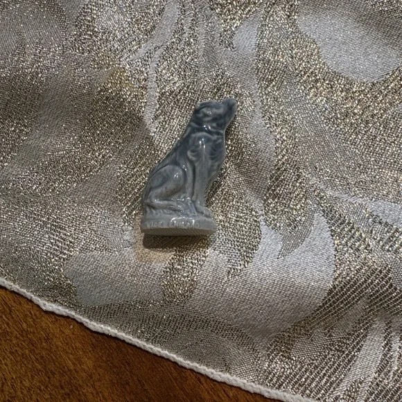 Gray Timberwolf Figurine, Wade - Picture 2 of 3